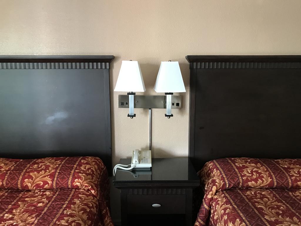 Townhouse Motel Weed Extérieur photo